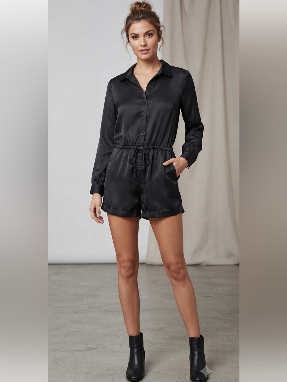 🖤NWOT Missguided Black Satin Floral Embroidered Long Sleeve Romper Small S 🖤